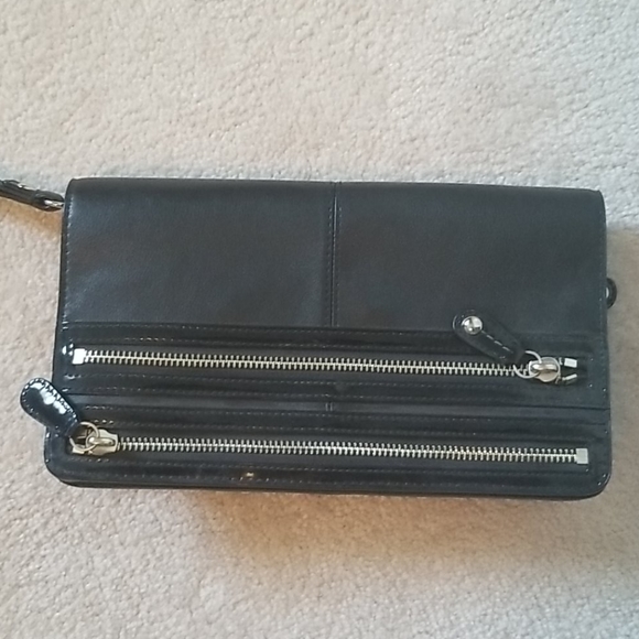 Black leather zippered clutch - Picture 2 of 5